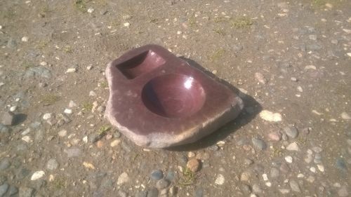 Большая пепельница из красного камня